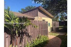 412 Briarwood Cir 2-23, Hollywood