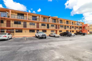 1279 W 51st Pl B-13, Hialeah