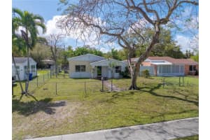 2048 Ne 180th St, North Miami Beach