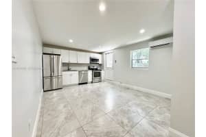 1279 Ne 40th Pl 3, Oakland Park