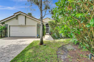 4242 Nw 66th St, Coconut Creek