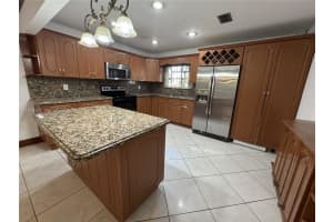 19750 Cypress Ct, Hialeah