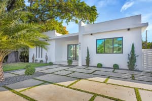 472 S Royal Poinciana Blvd, Miami Springs