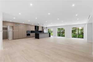 2251 Sw 20th St, Miami