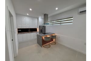 401 Nw 131st St 401, North Miami