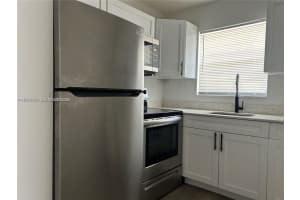 916 Sw 10th St 1-3, Hallandale Beach