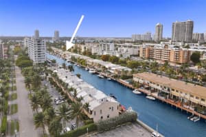 3648 Ne 167th St 27, North Miami Beach