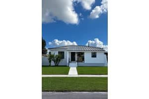 120 E 44th St, Hialeah