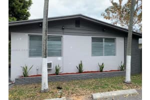 13797 Highland Dr 4, North Miami Beach