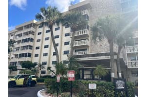 800 Ne 195th St 501, Miami