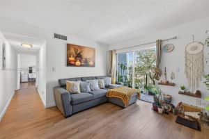 8950 Ne 8th Ave 402, Miami