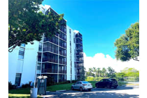3475 N Country Club Dr 716, Aventura