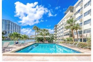 220 Kings Point Dr 106, Sunny Isles Beach