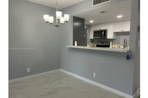 230 Lakeview Dr 209, Weston