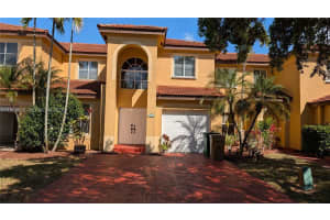202 W Forest Oak Cir 202, Davie