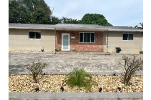 685 W 77th St, Hialeah