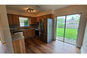 2511 Hayes St 2511, Hollywood