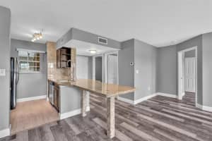 2871 N Oakland Forest Dr 204, Oakland Park