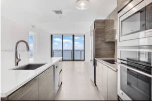 460 Ne 28th St 3907, Miami