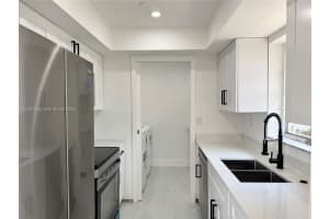 890 Sw 28th St 2, Fort Lauderdale