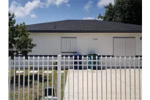2285 Nw 91 St, Miami