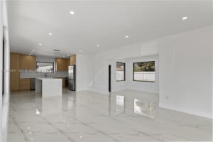 921 W 50th Pl, Hialeah