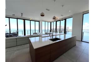 3581 E Glencoe St 601, Miami