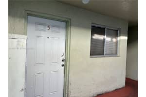 10765 Sw 4th St 5, Sweetwater