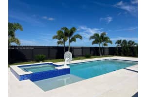 16 Nw 10 Avenue, Cape Coral