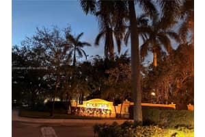 2757 Center Ct Dr 1-20, Weston