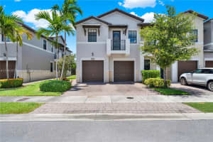 5880 Nw 104th Path 0, Doral