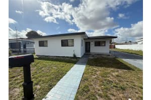 1014 W 66th St, Hialeah