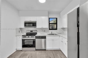 118 Nw 44th St 2, Miami