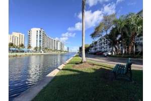 3165 Ne 184th St 6102, Aventura