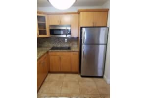 9682 Fontainebleau Blvd 202, Miami