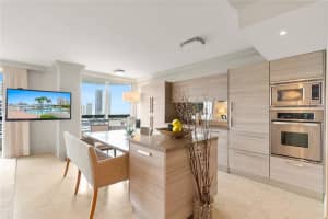 3530 Mystic Pointe Dr 1714, Aventura