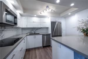 2000 Towerside Ter 1910, Miami