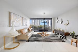 3731 N Country Club Dr 521, Aventura