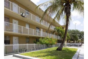 975 W 74 Street 301, Hialeah