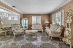 380 E 56th St, Hialeah