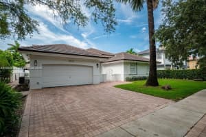 8325 Nw 161st Ter 8325, Miami Lakes