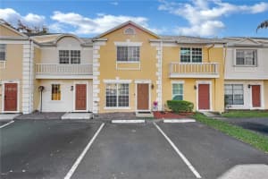 2881 S Cambridge Ln, Cooper City