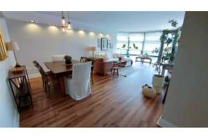 3375 N Country Club Dr 207, Aventura