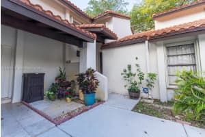 13288 Sw 114th Ln 67-2, Miami