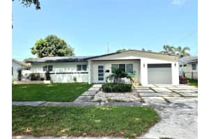 210 Sw 65th Way, Pembroke Pines