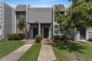 314 Ne 142nd St 16c, Miami