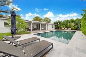 7235 Sw 39th St, Miami