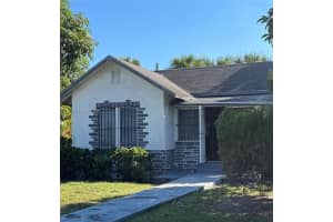 246 Nw 39th St, Miami