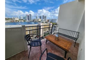 401 Golden Isles Dr 1114, Hallandale Beach