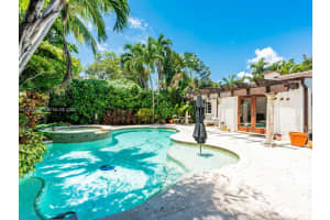 8927 Hawthorne Ave, Surfside 8927 Hawthorne Ave, Surfside